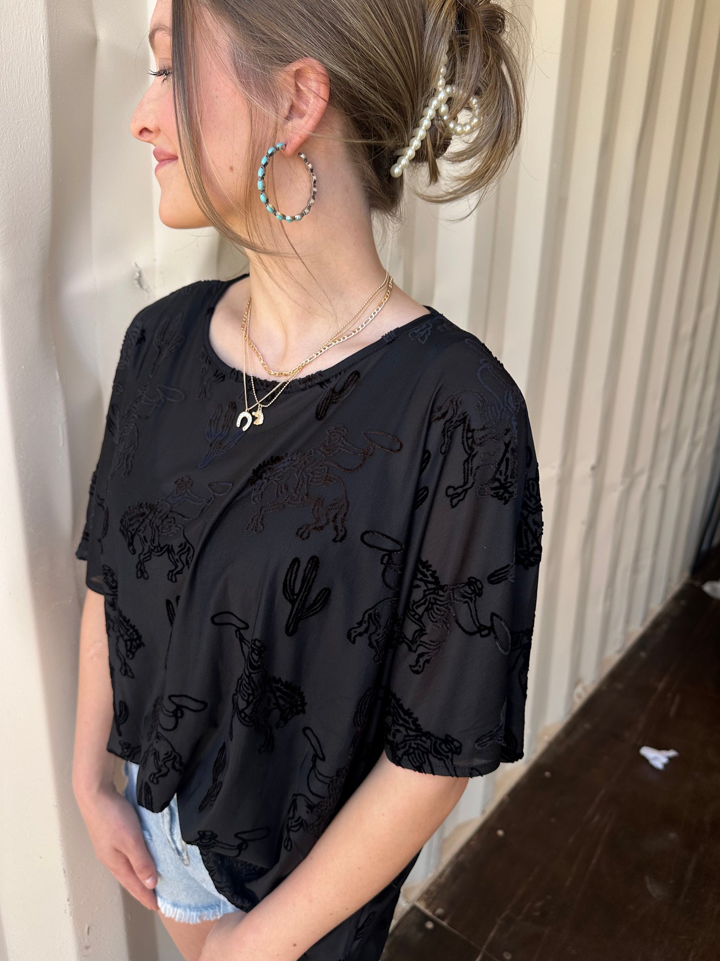 TRIO LAYERED HORSE CHARM HORSE SHOE NECKLACE |